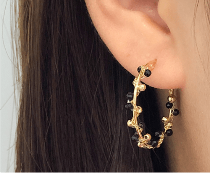 Oxzen σκουλαρίκια κρίκοι ασημένιοι σε χρυσό με πέτρες Σπινέλιο