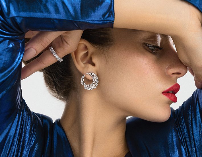 Oxzen σκουλαρίκια καρφωτά ασημένια στρογγυλά με λευκά ζιργκόν