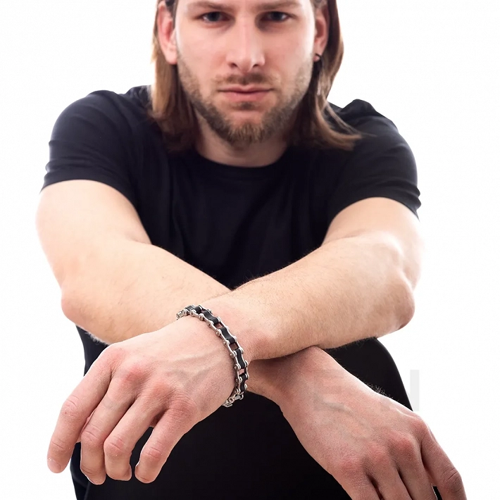Βραχιόλι ατσάλι ανδρικό σε ασημί με μαύρο