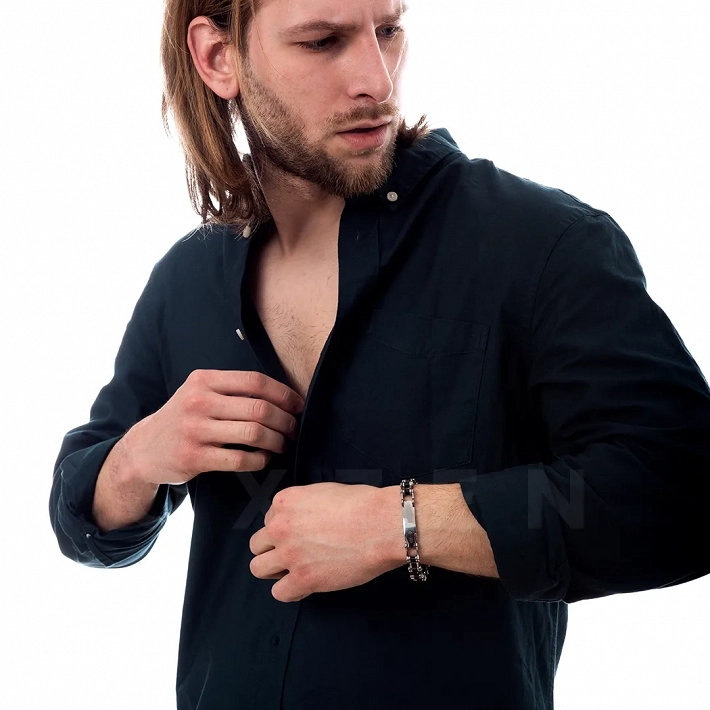 Χειροπέδα ανδρική ατσάλι σε ασημί με μαύρο καουτσούκ