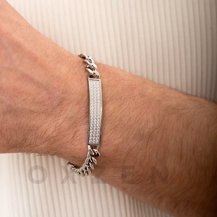 Βραχιόλι ανδρικό από ανοξείδωτο ατσάλι ταυτότητα με λευκά ζιργκόν