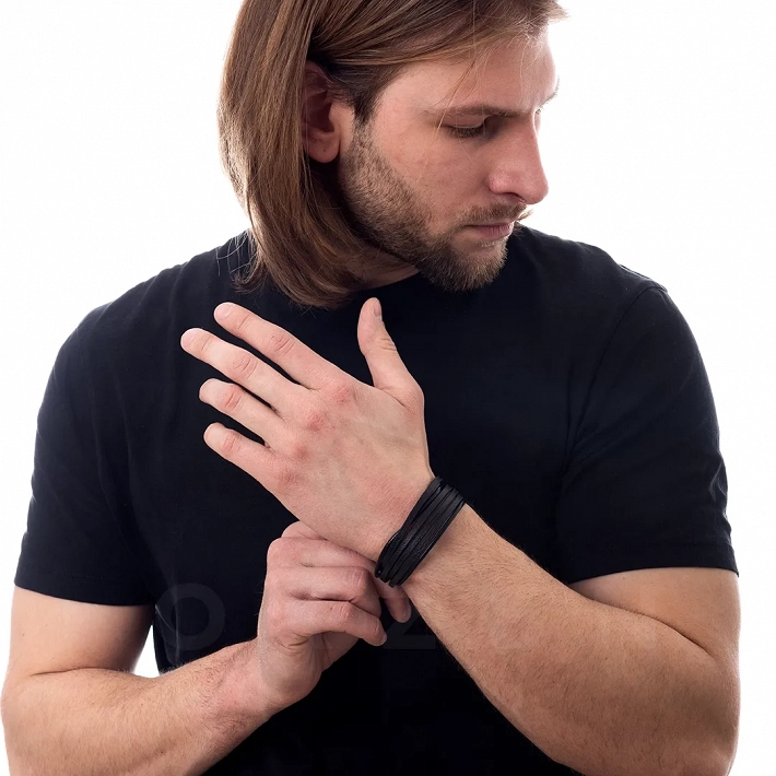 Βραχιόλι ατσάλινο με δέρμα μαύρο πενταπλό