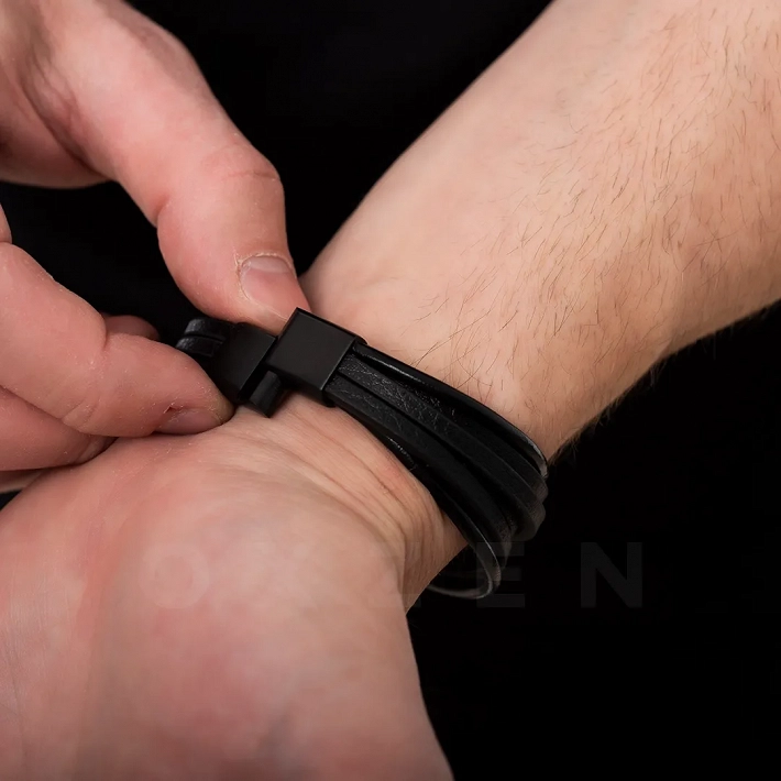 Βραχιόλι ατσάλινο με δέρμα μαύρο πενταπλό