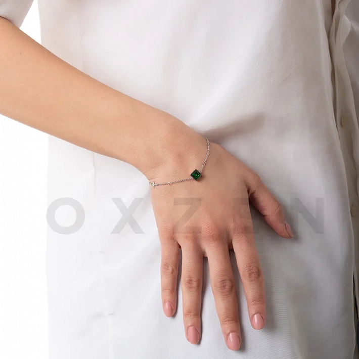 Βραχιόλι γυναικείο ατσάλινο με τετράγωνη πράσινη πέτρα ζιργκόν