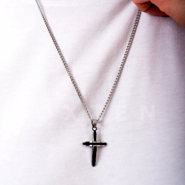Κολιέ σταυρός αντρικός ατσάλι σε ασημί με μαύρο