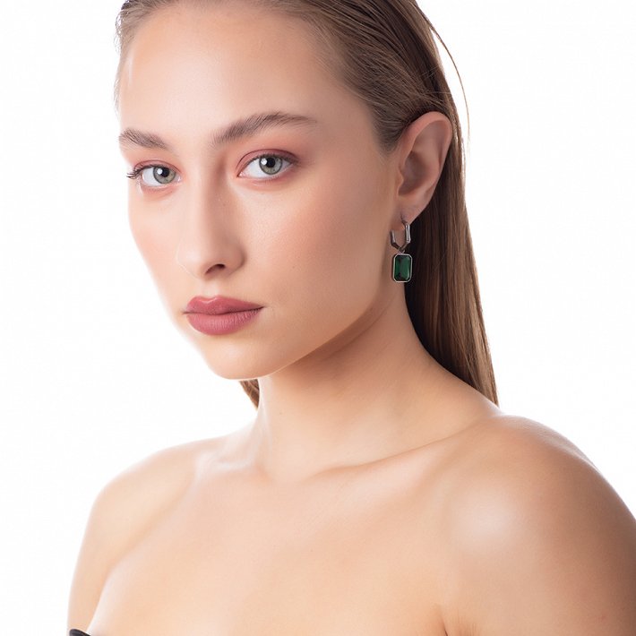 Σκουλαρίκια κρίκοι ατσάλινοι με πράσινη πέτρα ζιργκόν
