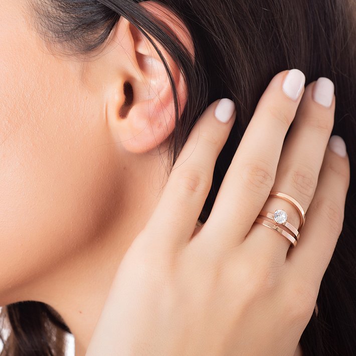 Δαχτυλίδι ατσάλινο σε ροζ χρυσό τριπλό με πέτρα ζιργκόν