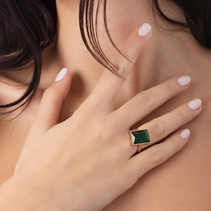 Δαχτυλίδι ατσάλινο με καρέ πράσινη πέτρα ζιργκόν