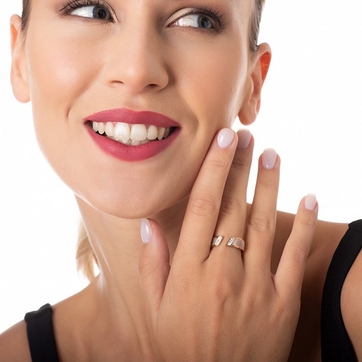 Δαχτυλίδι από ανοξείδωτο ατσάλι, με οπάλιο και λευκά κρύσταλλα CZ