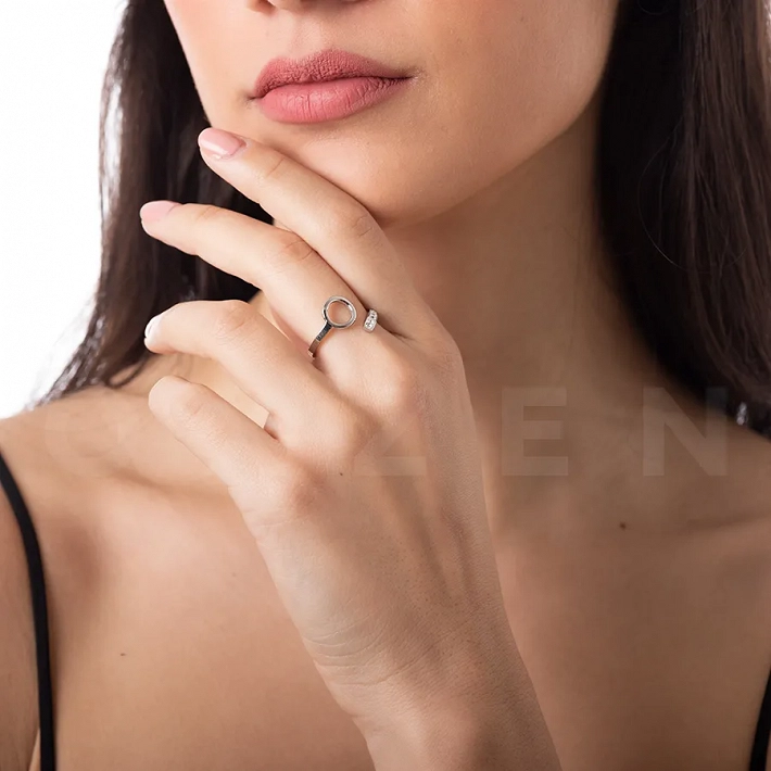 Γυναικείο δαχτυλίδι από ανοξείδωτο ατσάλι, με λευκά κρύσταλλα