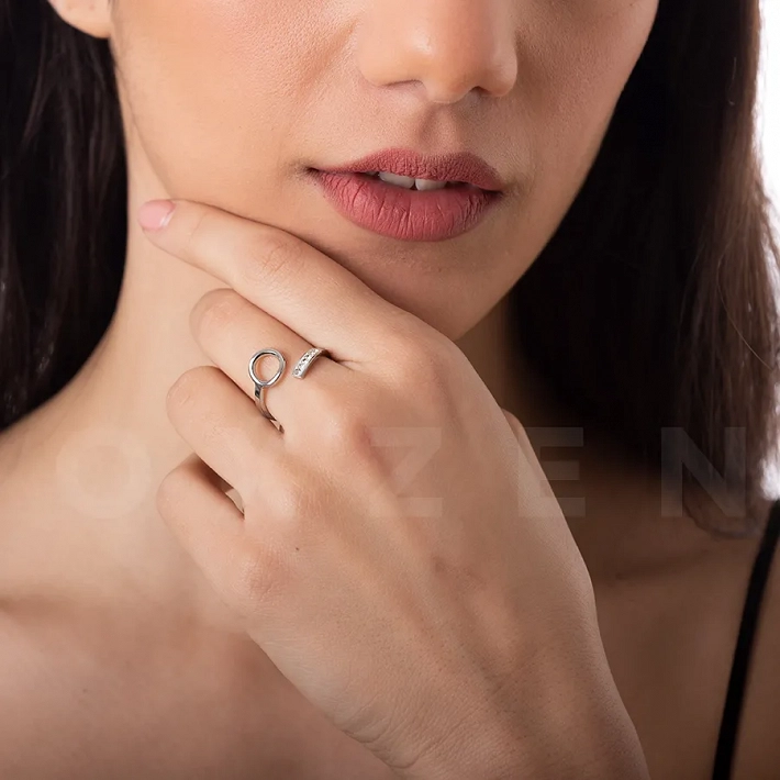 Γυναικείο δαχτυλίδι από ανοξείδωτο ατσάλι, με λευκά κρύσταλλα