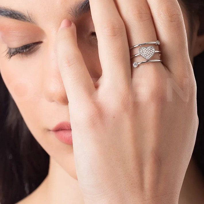 Γυναικείο δαχτυλίδι από ανοξείδωτο ατσάλι, καρδιά με λευκά κρύσταλλα