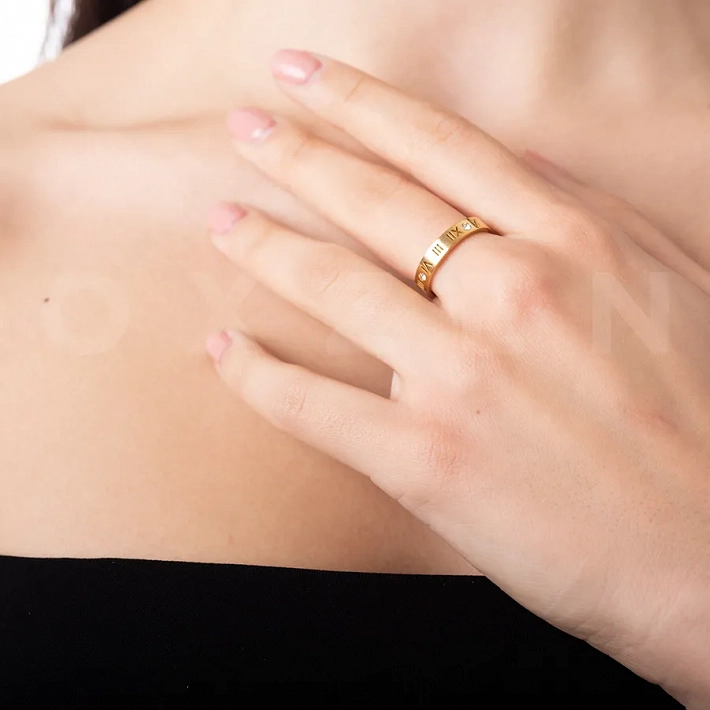 Γυναικείο δαχτυλίδι από ανοξείδωτο ατσάλι βέρα σκαλιστή με ένα λευκό ζιργκόν