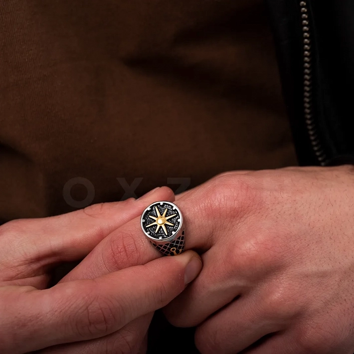 Δαχτυλίδι ανδρικό από ανοξείδωτο ατσάλι, ασημόχρυσο με τον ήλιο της βεργίνας