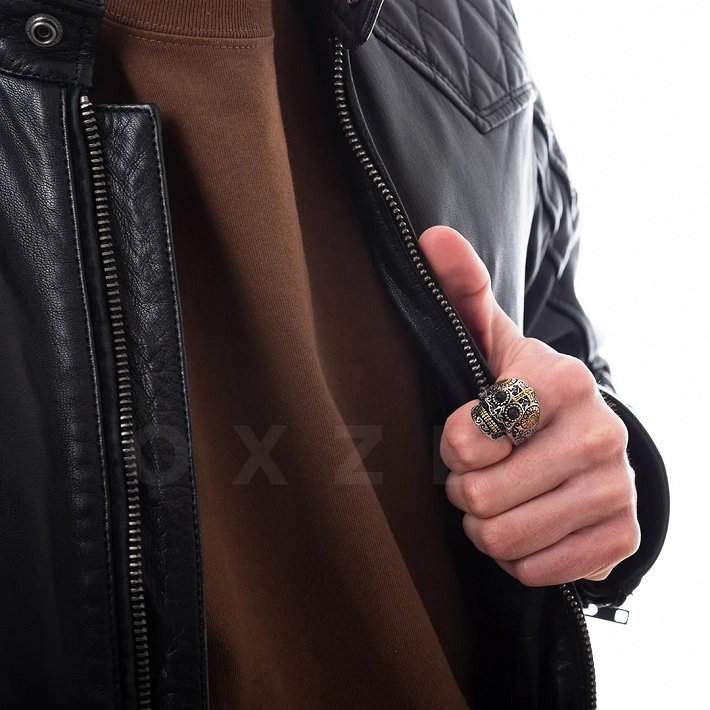 Δαχτυλίδι ανδρικό από ανοξείδωτο ατσάλι νεκροκεφαλή με μαύρα ζιργκόν