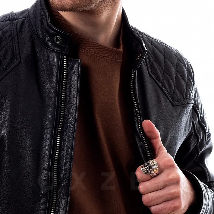 Δαχτυλίδι ανδρικό από ανοξείδωτο ατσάλι νεκροκεφαλή με μαύρα ζιργκόν