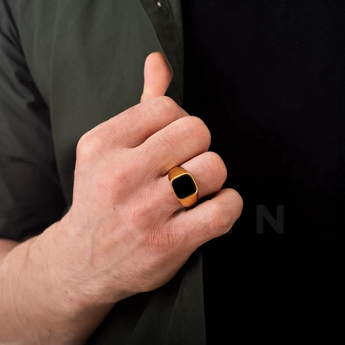 Δαχτυλίδι ανδρικό ατσάλι χρυσό με μαύρη πέτρα