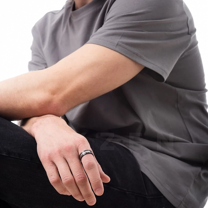 Δαχτυλίδι βέρα ανδρική από ανοξείδωτο ατσάλι, ασημί με μαύρο μαίανδρο