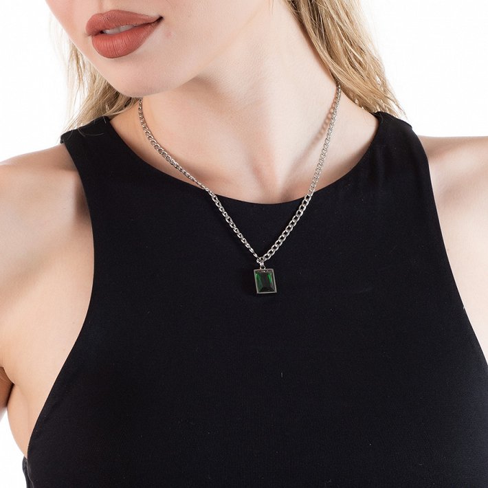 Κολιέ ατσάλινο με καρέ πράσινη πέτρα ζιργκόν