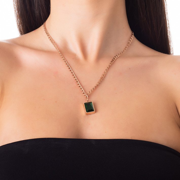 Κολιέ ατσάλινο με καρέ πράσινη πέτρα ζιργκόν