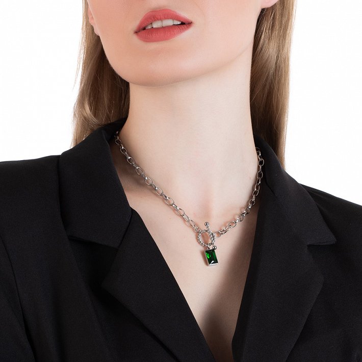 Κολιέ ατσάλινο λευκό με τετράγωνη πράσινη πέτρα ζιργκόν