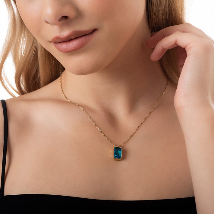 Κολιέ από ανοξείδωτο ατσάλι με γαλάζιο κρύσταλλο