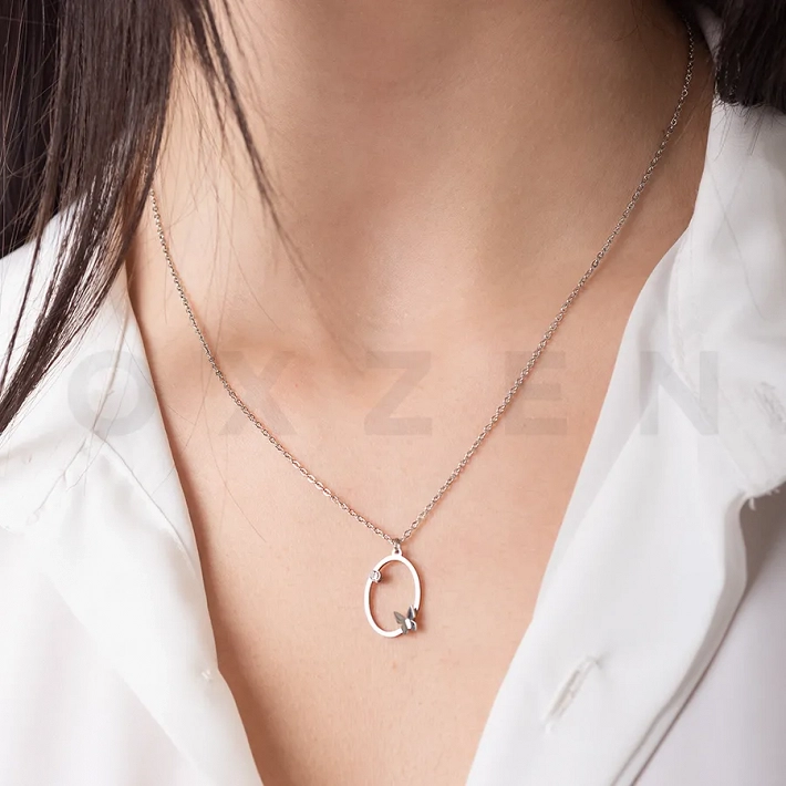 Κολιέ από ανοξείδωτο ατσάλι, οβάλ με πεταλούδα και πέτρα ζιργκόν