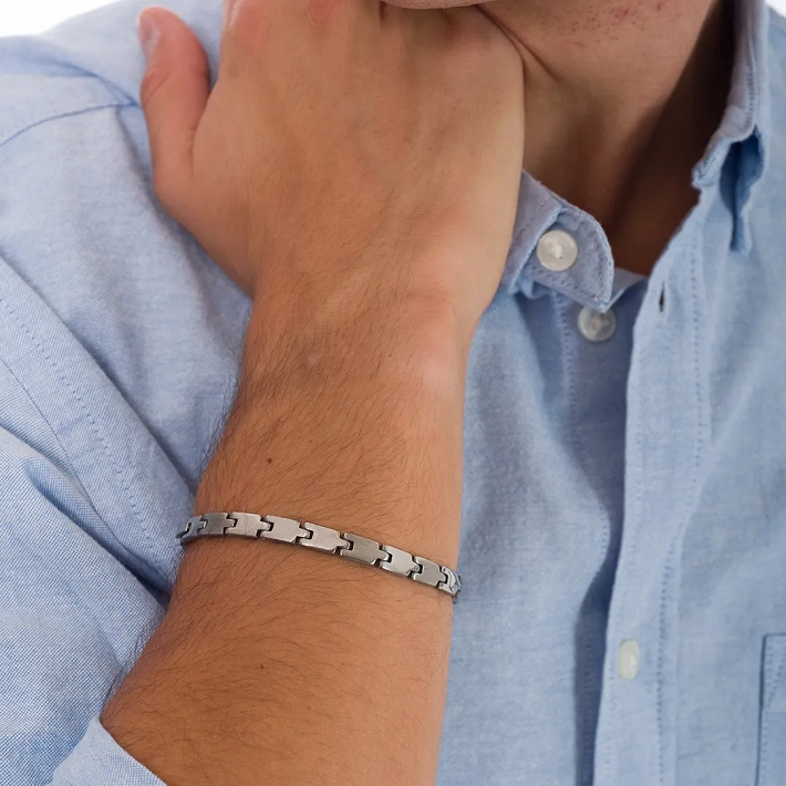 Βραχιόλι ανδρικό από ανοξείδωτο ατσάλι σε ασημί με μικρά κομμάτια