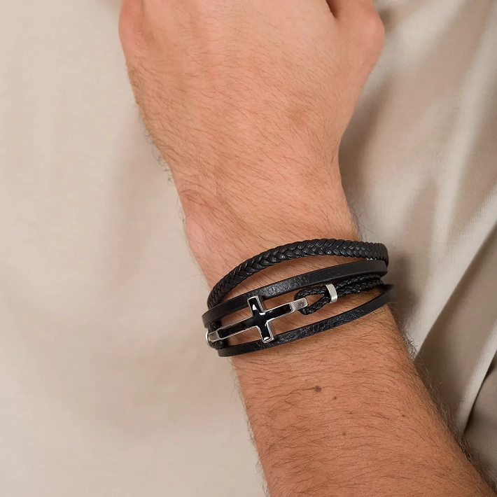 Ανδρικό βραχιόλι από ανοξείδωτο ατσάλι με τετραπλό δέρμα με σταυρό