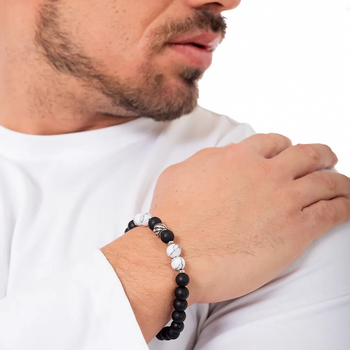 Βραχιόλι με Χαουλίτη και μαύρες χάντρες 8mm