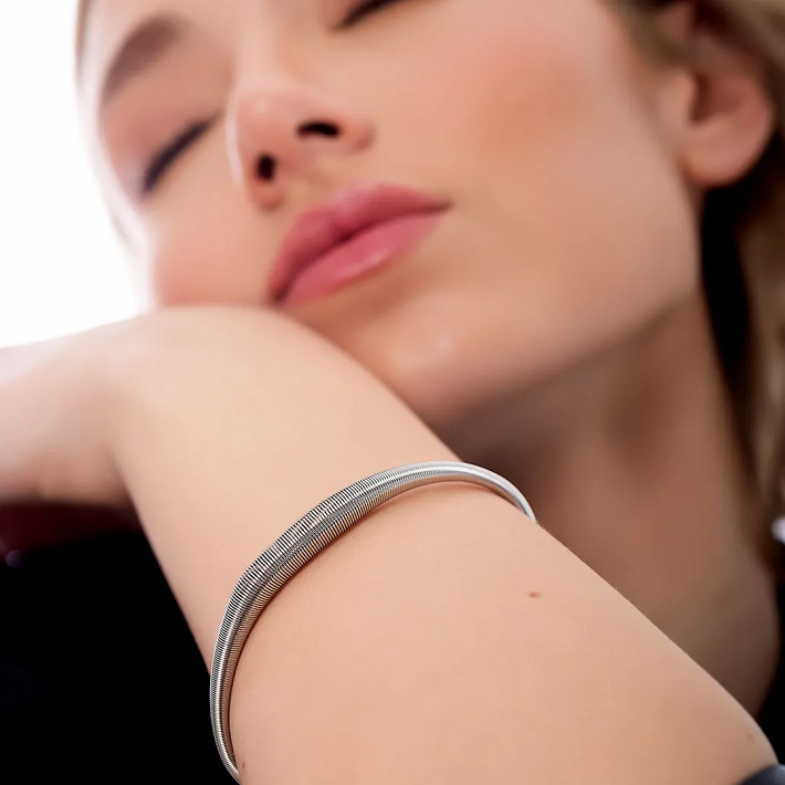 Βραχιόλι γυναικείο από ανοξείδωτο ατσάλι χειροπέδα σπείρα με ματ φινίρισμα