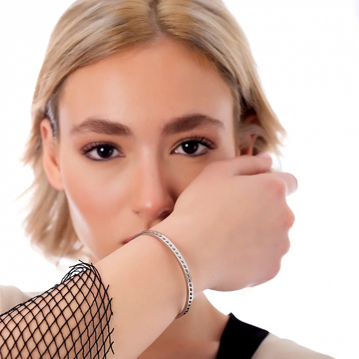 Βραχιόλι γυναικείο από ανοξείδωτο ατσάλι χειροπέδα με κούμπωμα