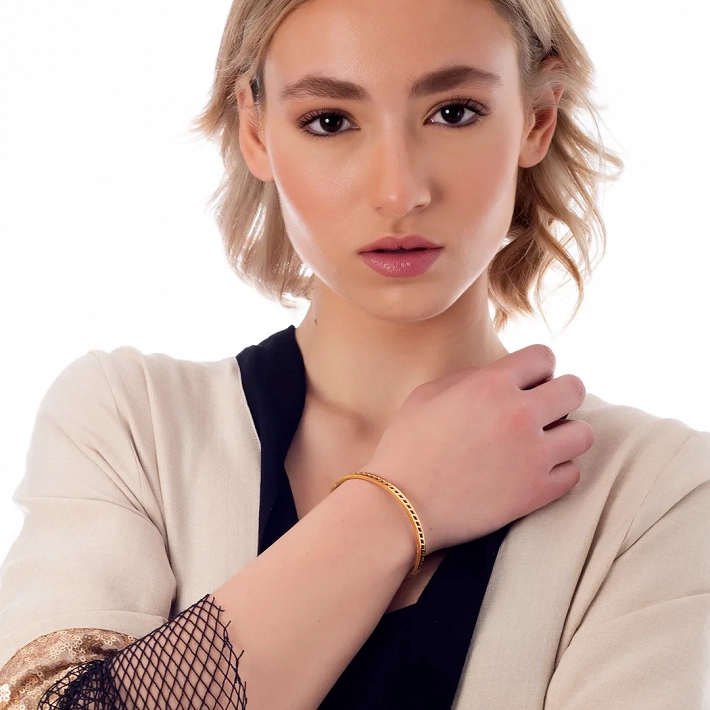 Βραχιόλι γυναικείο από ανοξείδωτο ατσάλι χειροπέδα με κούμπωμα