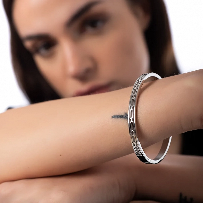 Βραχιόλι γυναικείο από ανοξείδωτο ατσάλι χειροπέδα με κούμπωμα