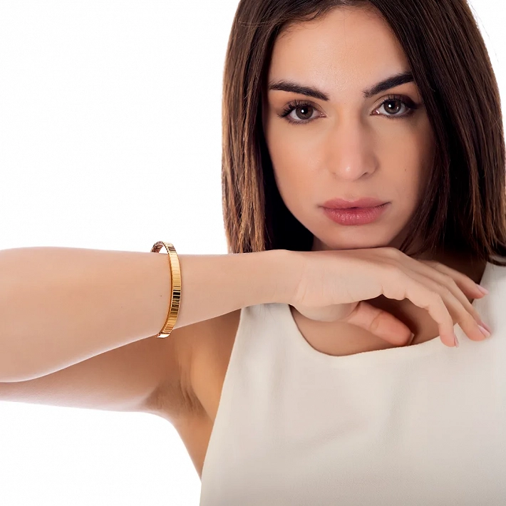 Βραχιόλι γυναικείο από ανοξείδωτο ατσάλι χειροπέδα με κούμπωμα