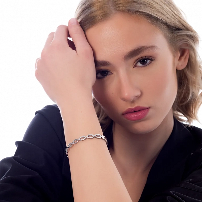 Βραχιόλι γυναικείο από ανοξείδωτο ατσάλι χειροπέδα με κούμπωμα