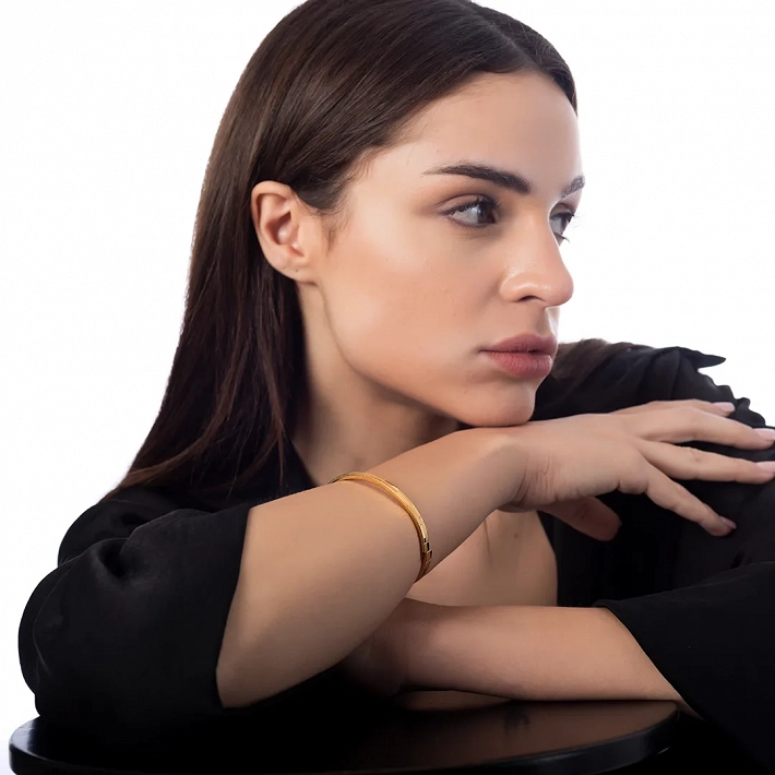 Βραχιόλι γυναικείο από ανοξείδωτο ατσάλι χειροπέδα με κούμπωμα