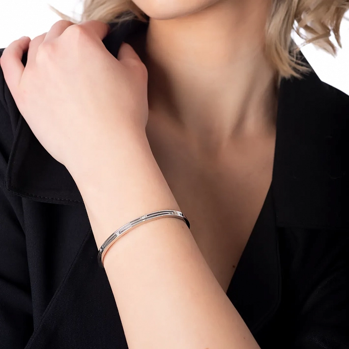 Βραχιόλι γυναικείο από ανοξείδωτο ατσάλι χειροπέδα με κούμπωμα και λευκά ζιργκόν