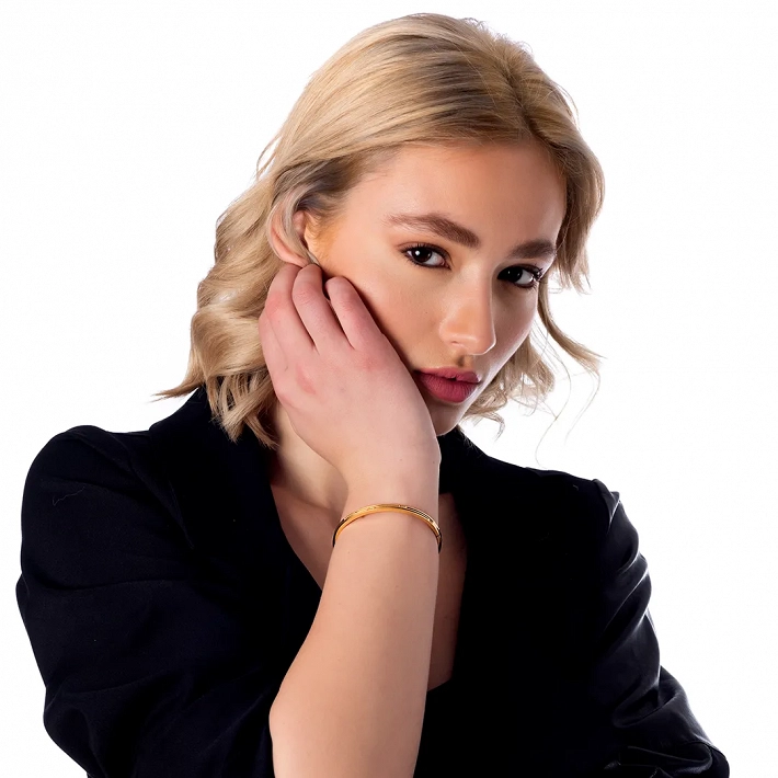 Βραχιόλι γυναικείο από ανοξείδωτο ατσάλι χειροπέδα με κούμπωμα και λευκά ζιργκόν