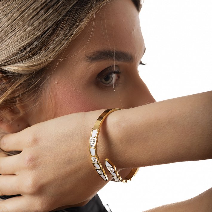 Βραχιόλι γυναικείο από ανοξείδωτο ατσάλι χειροπέδα με φίλντισι