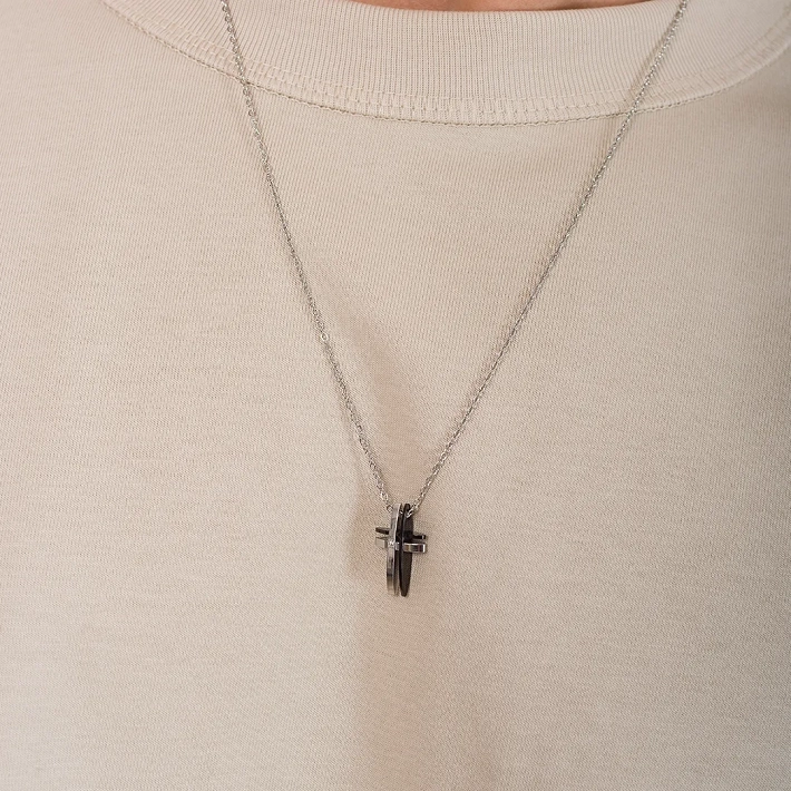 Κολιέ σταυρός ανδρικός από ανοξείδωτο ατσάλι ασημί με μαύρο και με ένα λευκό ζιργκόν