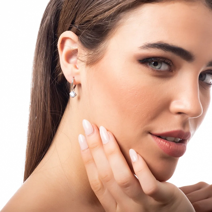 Σκουλαρίκια κρικάκια μικρά ατσάλινα 12mm με ένα κρεμαστό λευκό ζιργκόν