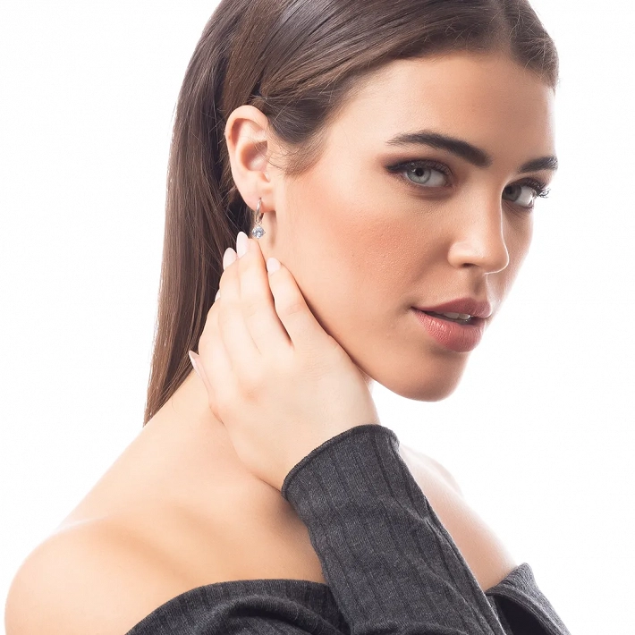 Σκουλαρίκια κρικάκια μικρά ατσάλινα 12mm με ένα κρεμαστό λευκό ζιργκόν