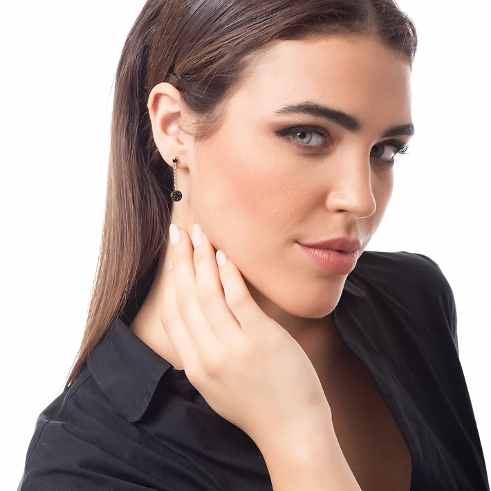 Σκουλαρίκια κρεμαστά ατσάλινα με λευκά και μαύρα κρύσταλλα