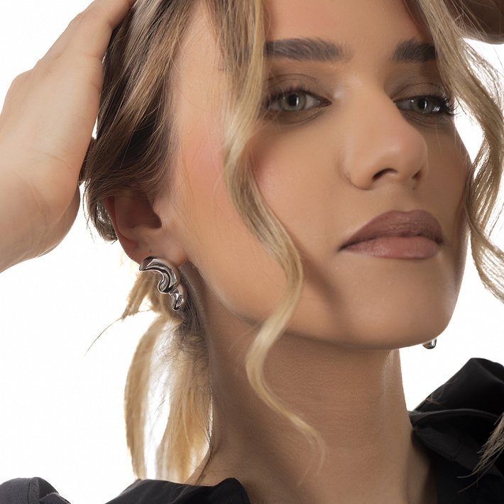 Oxzen σκουλαρίκι ατσάλινο κρεμαστό σε σχήμα S