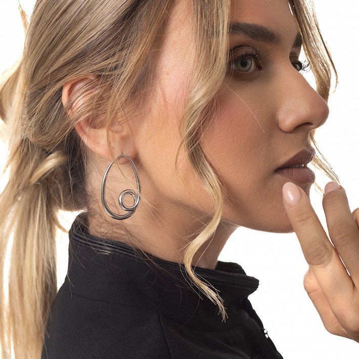Σκουλαρίκι γυναικείο από ανοξείδωτο ατσάλι κρίκος με ιδιαίτερο σχήμα