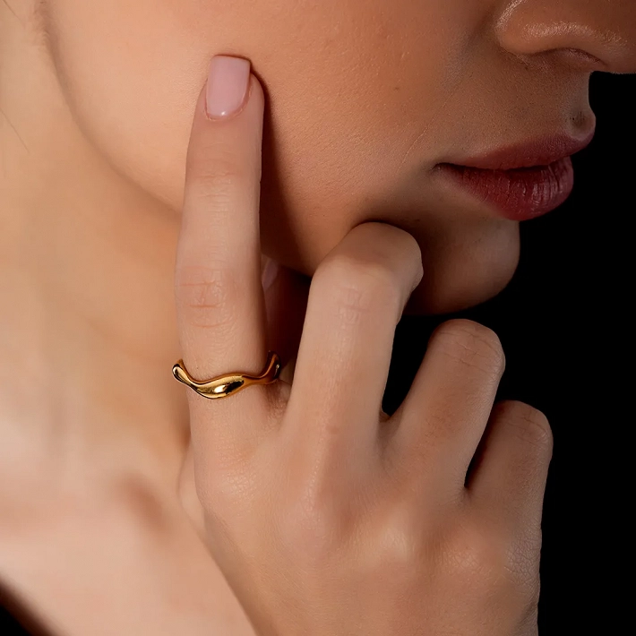 Δαχτυλίδι γυναικείο από ανοξείδωτο ατσάλι βέρα επιχρυσωμένη κυματιστή