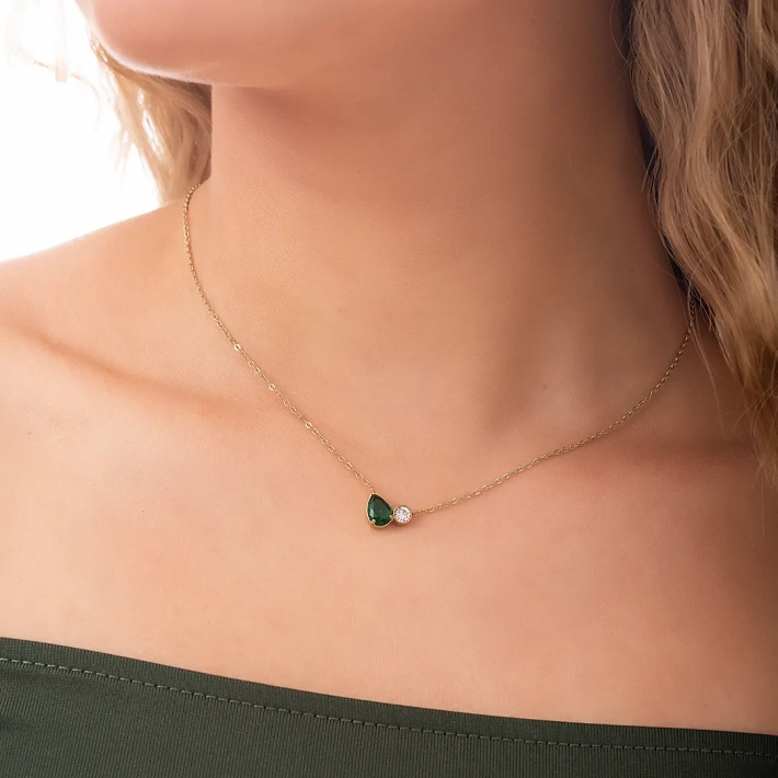 Κολιέ γυναικείο από ανοξείδωτο ατσάλι επιχρυσωμένο με λευκό και πράσινο ζιργκόν