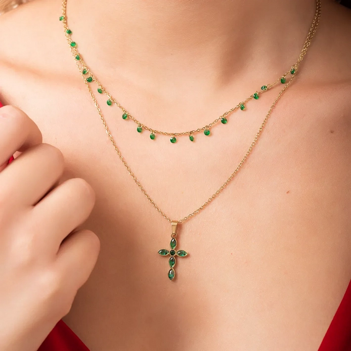 Κολιέ γυναικείο από ανοξείδωτο ατσάλι διπλό με σταυρό και λευκές πέτρες ζιργκόν