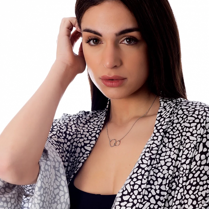 Κολιέ ατσάλινο με ιδιαίτερο σχήμα